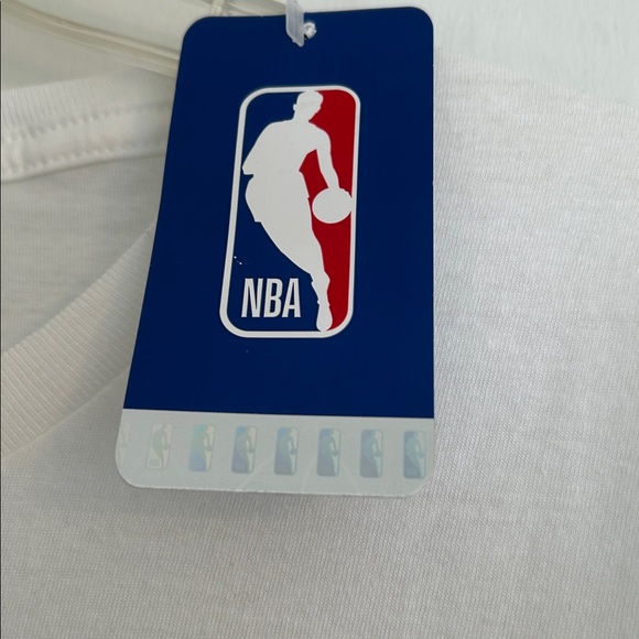 NBA 76ers! Licensed tee. - Picture 5 of 7